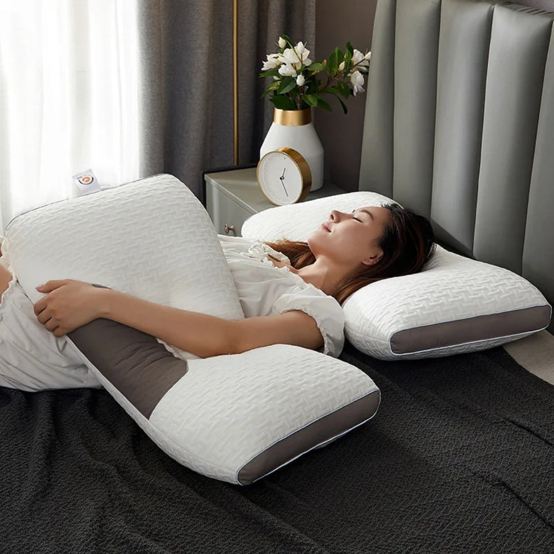 Almohada CerviLux™ Redescubre el placer de un descanso profundo y despertares sin dolor.